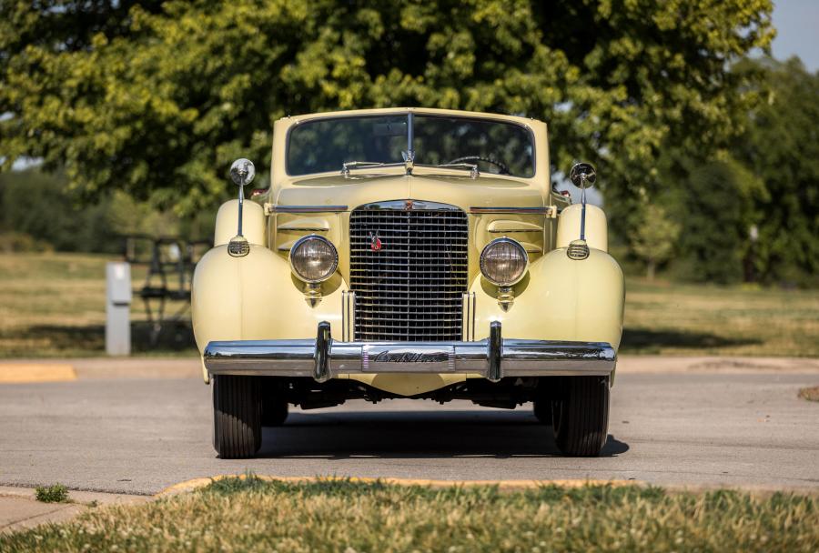  Cadillac V16 Convertible Coupe by Fleetwood 1938 года  (фото 27 из 42)
